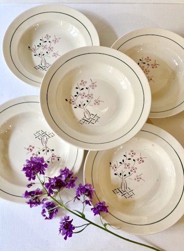 5 assiettes creuses, Lunéville, modèle Lorraine, années 1910