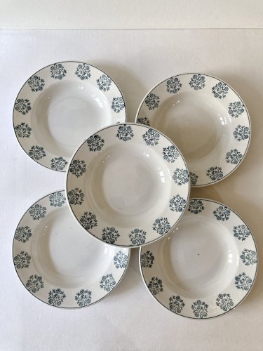5 assiettes creuses, Sarreguemines, modèle René