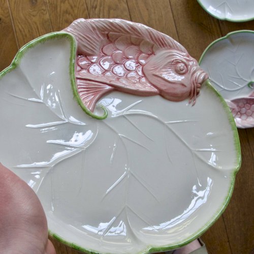 5 assiettes en majolique signées Chaumette Paris