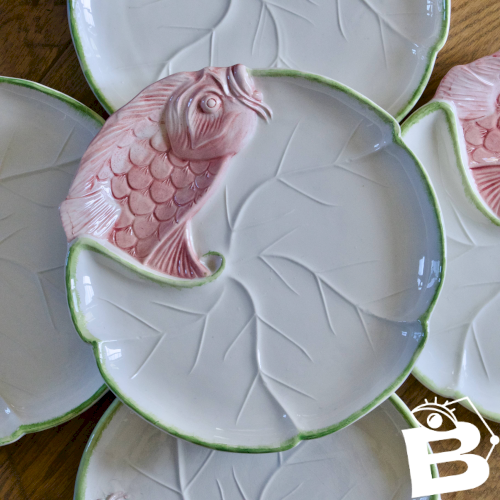 5 assiettes en majolique signées Chaumette Paris