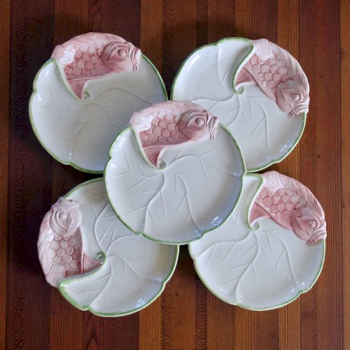 5 assiettes en majolique signées Chaumette Paris