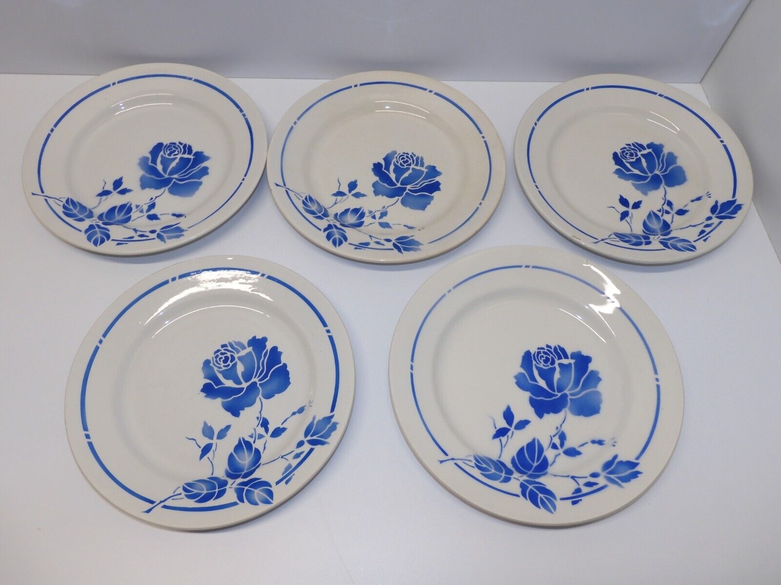 Lot De 12 Assiettes Plates Moulin Des Loups José Rouge – Motif Fleurs