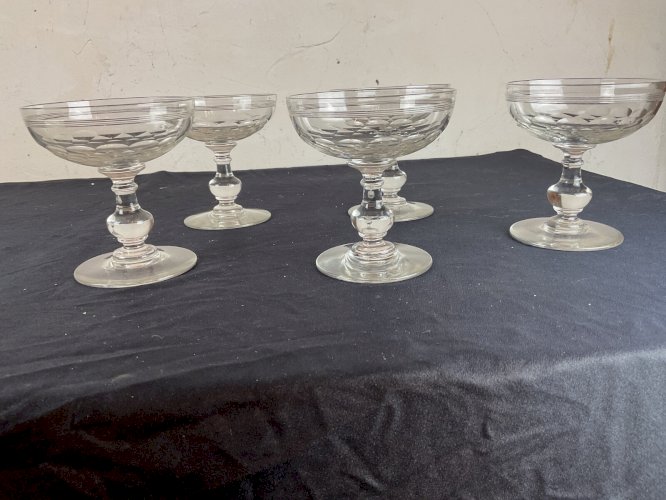 5 coupes à champagne en cristal de Baccarat modèle Chauny