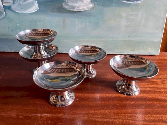 5 coupes en inox vintage