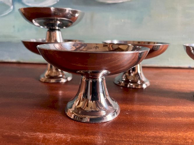 5 coupes en inox vintage