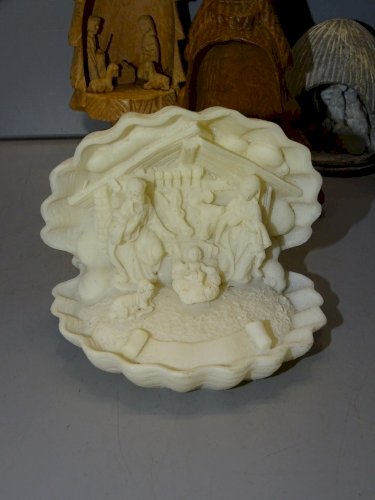 -5 CRECHES MINIATURES DIFFERENTES MATIERES & ORIGINES + 1 MAIN AVEC JESUS    D