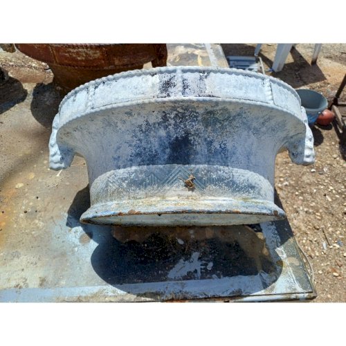 5 Jardinières en Fonte 1900 : Charleville - Mézières