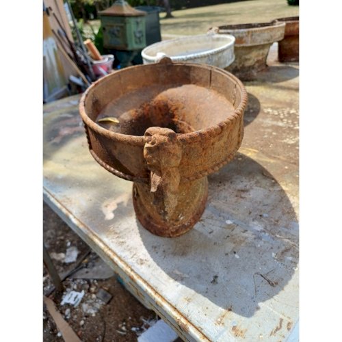 5 Jardinières en Fonte 1900 : Charleville - Mézières