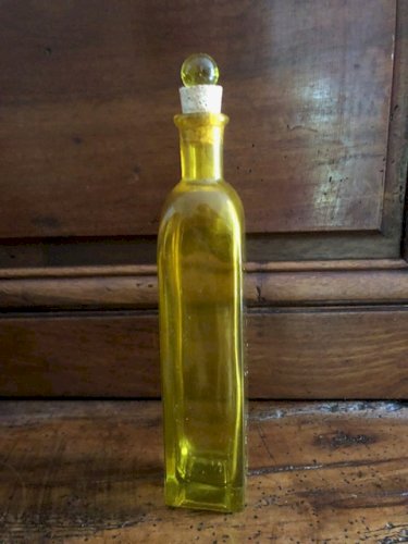 5 petits FLACONS ANCIENS en VERRE  de COULEUR DIFFÉRENTE: Jaune, vert, rouge,  bleu, avec bouchon en liège.