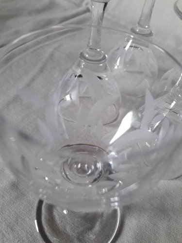 5 petits verres à pied cristal gravé