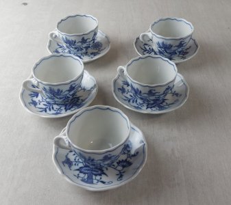 5 tasses + sous tasses, décor Blue Onion / porcelaine Tchécoslovaquie / Czech