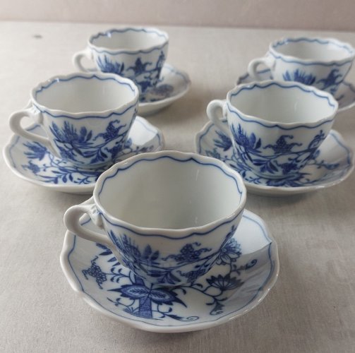 5 tasses + sous tasses, décor Blue Onion / porcelaine Tchécoslovaquie / Czech