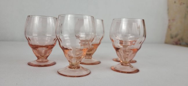 5 pink glass wine glasses