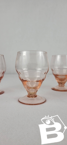 5 verres à vin en verre rose