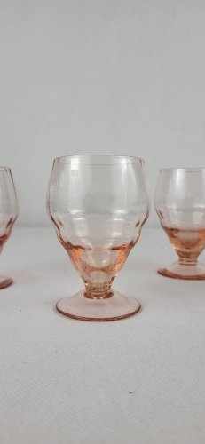 5 verres à vin en verre rose