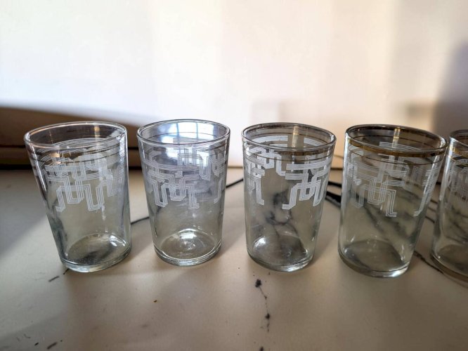 5 verres / gobelets vintage, décor géométrique Art Déco