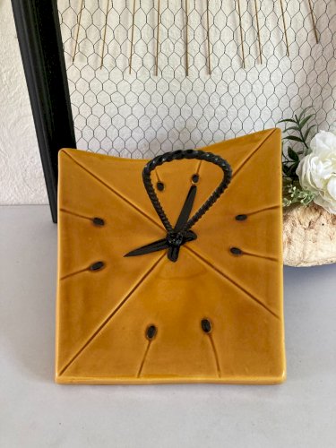 525⚜️ Ancien Plateau à Fromage Vallauris en Céramique Forme d'horloge Vintage