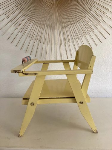 6⚜️ Ancienne Petite Chaise en Bois Enfant Jaune Avec Petit Pot Vintage