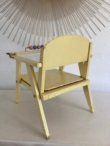 6⚜️ Ancienne Petite Chaise en Bois Enfant Jaune Avec Petit Pot Vintage