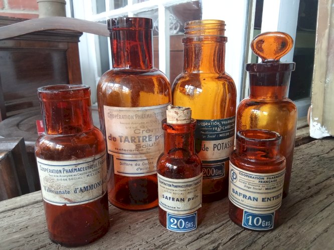 6 Anciens Flacons Pharmacie Apothicaire Verre Ambré Old apothecary bottles