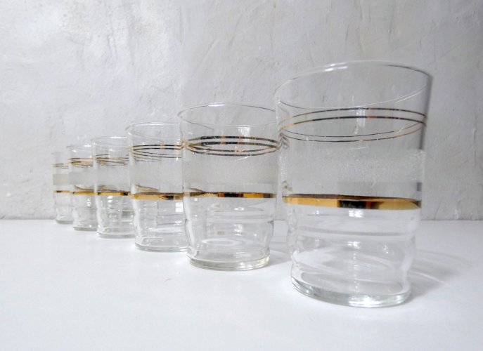 6 anciens verres granités blancs vintage
