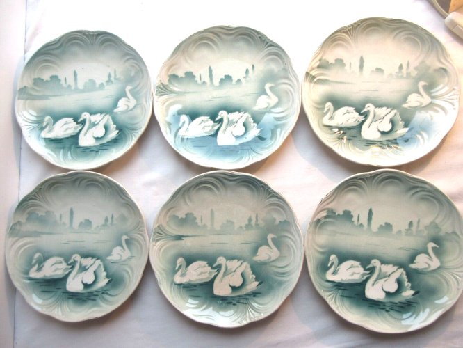 6 Assiettes à dessert Art Déco Badonviller: Les Cygnes sur fond vert clair