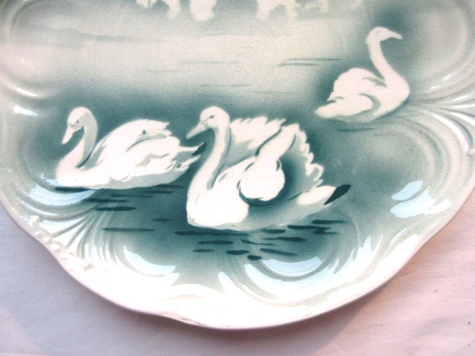 6 Assiettes à dessert Art Déco Badonviller: Les Cygnes sur fond vert clair