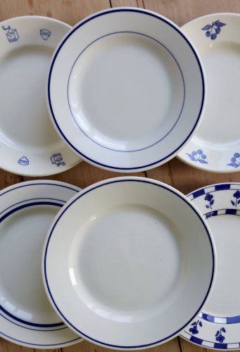 6 assiettes à dessert dépareillées vintage porcelaine blanche et bleue – Lo