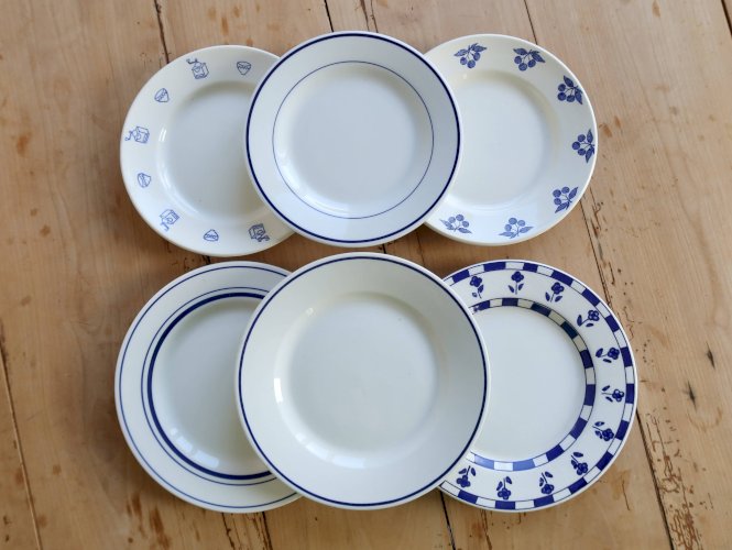 6 assiettes à dessert dépareillées vintage porcelaine blanche et bleue – Lo