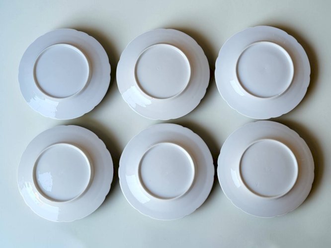 6 assiettes à dessert en porcelaine Vieux Paris XIXème
