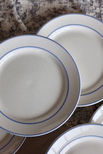 6 assiettes à dessert vintage en faïence ivoire au liseré bleu clair