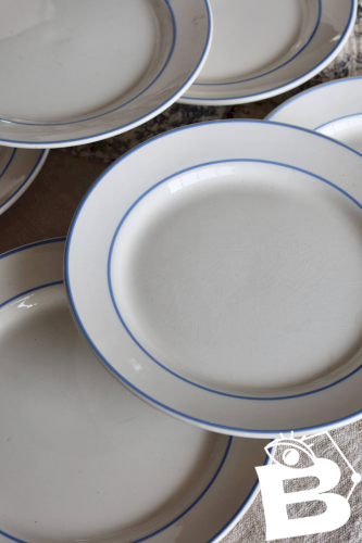 6 assiettes à dessert vintage en faïence ivoire au liseré bleu clair
