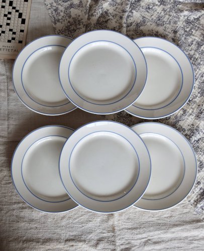 6 assiettes à dessert vintage en faïence ivoire au liseré bleu clair