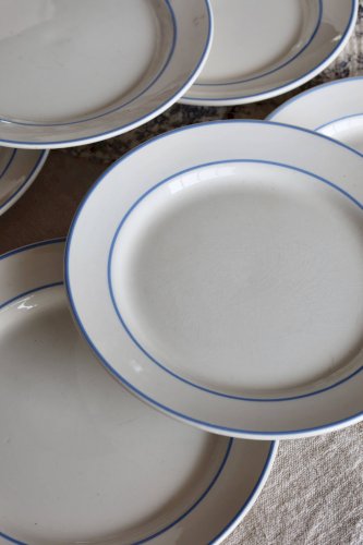 6 assiettes à dessert vintage en faïence ivoire au liseré bleu clair