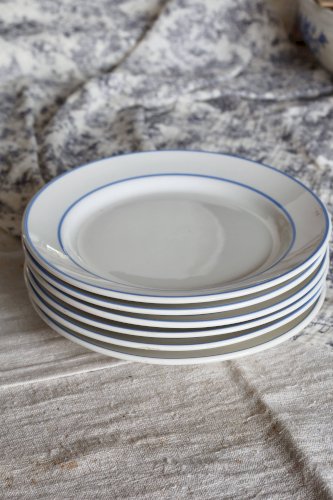 6 assiettes à dessert vintage en faïence ivoire au liseré bleu clair
