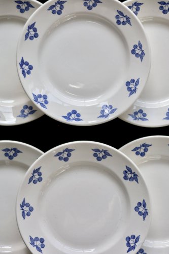 6 assiettes à dessert vintage faïence blanche - Décor cerises bleues
