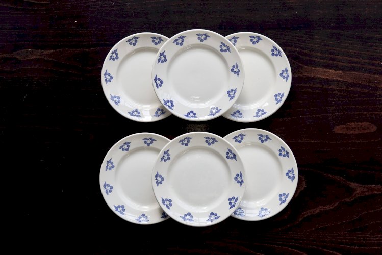 6 assiettes à dessert vintage faïence blanche - Décor cerises bleues