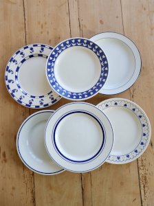 6 vintage mismatched blue and white ceramic dessert plates - Cutie Lot