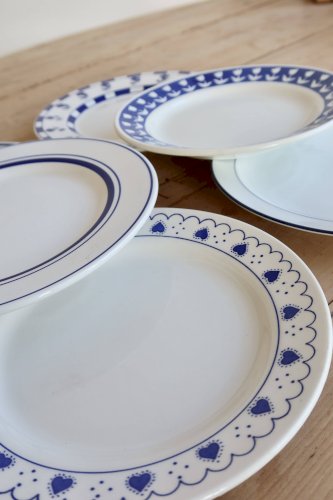 6 assiettes à dessert vintage faïence dépareillée bleue blanche - Lot Cutie