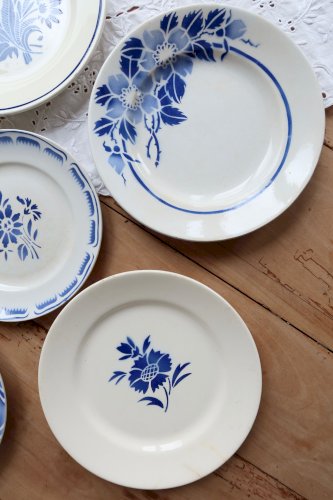6 assiettes à dessert vintage faïence dépareillée bleue blanche