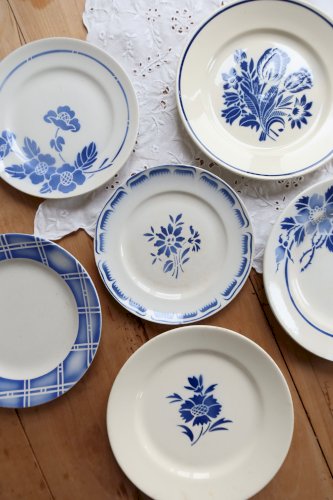 6 assiettes à dessert vintage faïence dépareillée bleue blanche