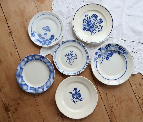 6 assiettes à dessert vintage faïence dépareillée bleue blanche