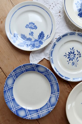 6 assiettes à dessert vintage faïence dépareillée bleue blanche