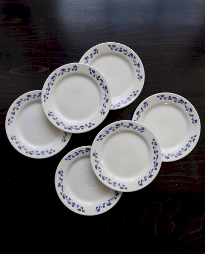 6 assiettes à dessert vintage – faïence Oxford – Blanc & bleu