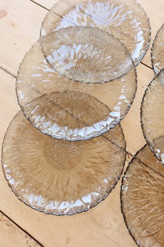 6 assiettes à dessert vintage verre fumé – Relief floral effet pétales