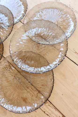 6 assiettes à dessert vintage verre fumé – Relief floral effet pétales