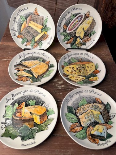 6 assiettes à fromage Gien 1971