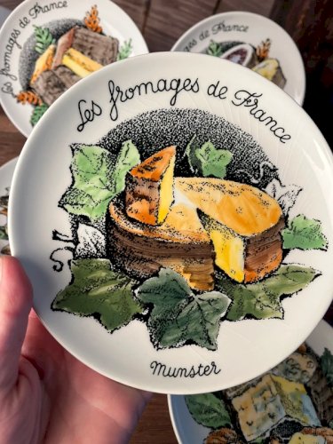 6 assiettes à fromage Gien 1971