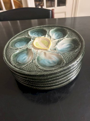 6 assiettes à huitres en barbotine Saint Clément