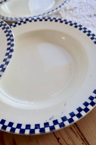 6 assiettes creuses anciennes terre de fer Salins - Modèle Damier